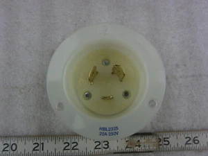 Hubbell HBL 2325 20A 250V entrada con brida de bloqueo giratorio L6-20P, nuevo - Imagen 1 de 3