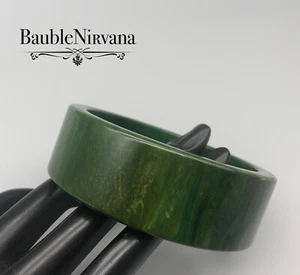 Brazalete de baquelita ancho vintage rebanada verde espinaca y mostaza remolino - Imagen 1 de 6