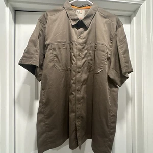 5.11 Tactical Button-Up Short Sleeve Olive Green Side Vented Men’s XL NWOT - Picture 1 of 6