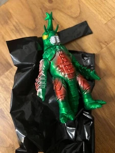 Super7 Godzilla Kaiju Blind Box - Megalon '73 - Green Metallic - 3/12 - Opened - Picture 1 of 14