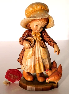 Figurina Anri Sarah Kay Ragazza che nutre i polli Ltd. Edizione Italia 6 1/2" - Foto 1 di 5