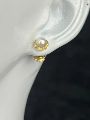 VTG 18K Yellow Gold Stamped Pearl Screw-Back Earrings w/backs .85g - Image 1 of 4
