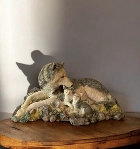 Escultura de resina grande de colección de madre lobo y cachorros - decoración de exhibición coleccionable 12" H - Imagen 1 de 18
