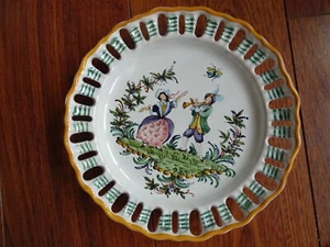 MOUSTIERS 1 BELLE ASSIETTE AJOUREE EN FAIENCE MANUFACTURE LALLIER n°2 - Bild 1 von 5