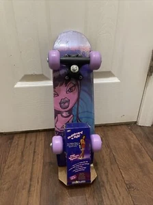 Neu 2003 MGA Bratz 17""x5"" Sizzlin' Mini Skateboard lila + modisches Band - Bild 1 von 3