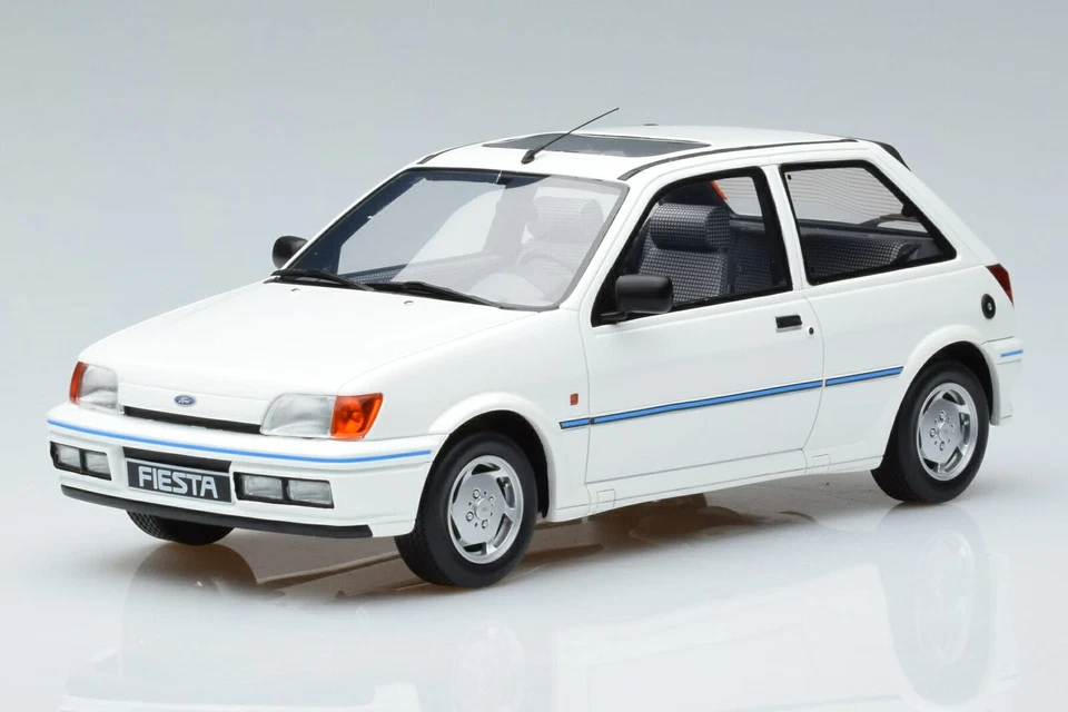 OttOmobile Ford Fiesta Mk3 XR2i 1989 Scala 1:18 Modellino Auto - Diamond White XSC691A (OT967)