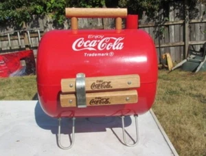 Rare / Vintage Red Coca Cola Mini BBQ Portable Charcoal Barrel Can Grill "NEU" - Bild 1 von 9