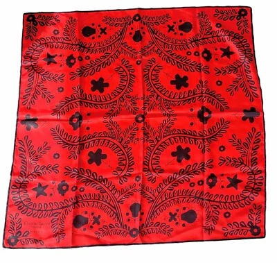 Christian Lacroix Bufanda Mariposa Floral Roja y Negra Avon Foto 1 de 4