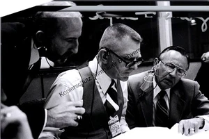 Original Autograph Eugene Francis Gene Kranz NASA // Autogramm Autograp 303605 - Picture 1 of 2