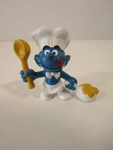 The Smurfs Cook Smurf Cheesy Pot and Soup Spoon Rare Vintage Bully Peyo Figurine - Bild 1 von 5