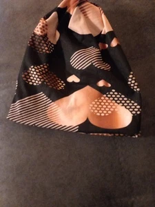 Chemo-Kopfbedeckung Caps für Damen Slouch Beanie Mütze,Schwarz mit Rose Herzen - Bild 1 von 4