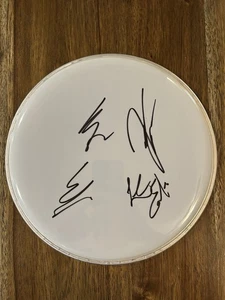 "Cabezal de batería completamente firmado por la banda 'The Beaches' 10"" Jordan Miller +3" - Imagen 1 de 1