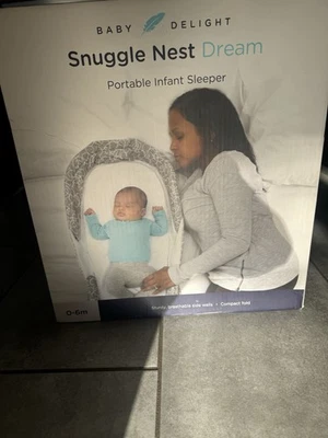 BABY DELIGHT ACURRUCARSE NIDO SUEÑO BEBÉ PORTÁTIL TUMBONA MOISÉS NUBES CIELOS NUEVO Foto 1 de 3