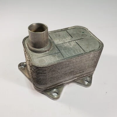 VW AUDI A3 A4 A5 Q5 Q3 TT CC GOLF JETTA PASSAT 2009-2016 enfriador de aceite 06J117021J Foto 1 de 4