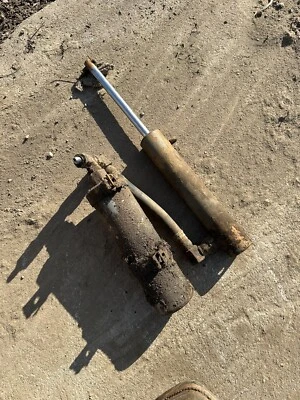 Etiqueta amortiguador asiento Massey Ferguson 1100 #3316 Foto 1 de 3