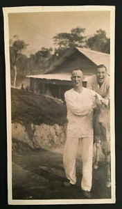 Foto De Colección Divertida Foto de 2 Amigos divirtiéndose con un caballo #3260 - Imagen 1 de 1