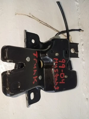 Actuador de bloqueo de maletero trasero Ford Mustang 1999-2004 5382763 (M316) Foto 1 de 2