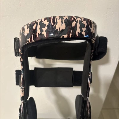 DonJoy Defiance 迷彩可调节左膝支撑 - 请参阅图片中的测量值 — 第 1/4 张图片