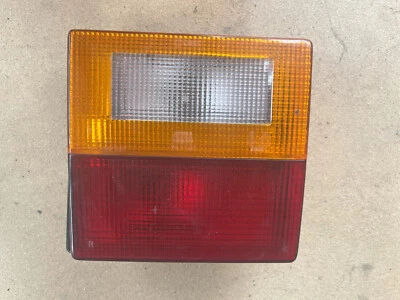 AUDI 100 TGENUINE 1980-1992 OEM LUZ TRASERA DERECHA LADO PASAJERO Foto 1 de 4