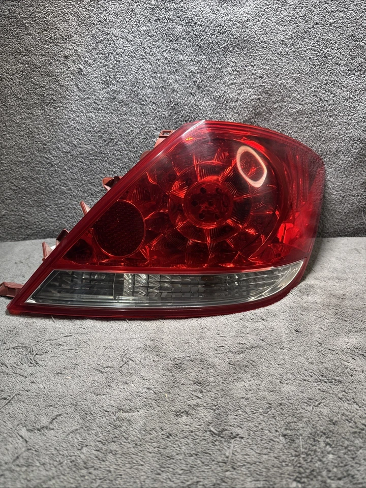 2005 2006 2007 2008 Acura RL Tail Light Lamp Passenger Right Side Genuine OEM - Image 1 of 4