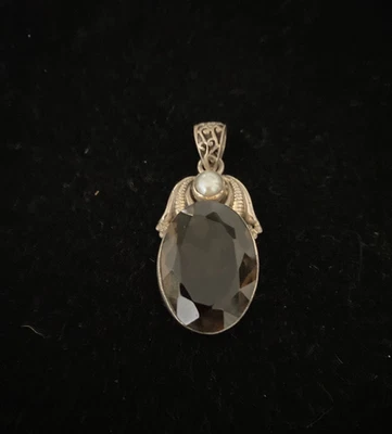 Colgante de plata de ley 925 ornamentado con perlas de imitación de topacio ahumado de 1,75 pulgadas de largo Foto 1 de 4