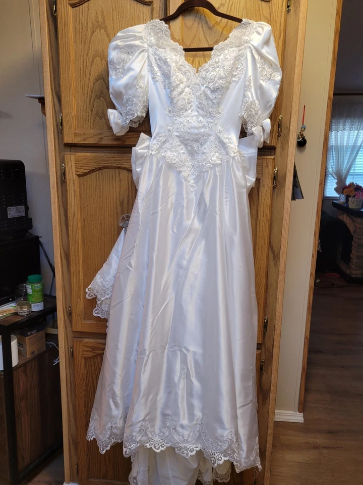 全新无标签 灰姑娘风格 Wht 婚礼礼服 Mary's Bridal 尺寸 4/6 见尺寸 — 第 1/4 张图片