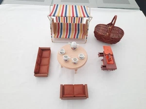Kleine Sammlung (Konvolut) alte Puppenmöbel/Porzellan-Geschirr/Zubehör Vintage! - Bild 1 von 14
