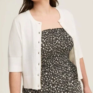 Maglione Torrid 0X (L) bianco cardigan girocollo bottoni davanti crop scrollate copricostume morbido - Foto 1 di 5
