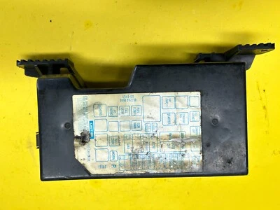 2000-2002 ISUZU TROOPER ENGINE FUSE RELAY BOX UNDER HOOD OEM - Изображение 1 из 4
