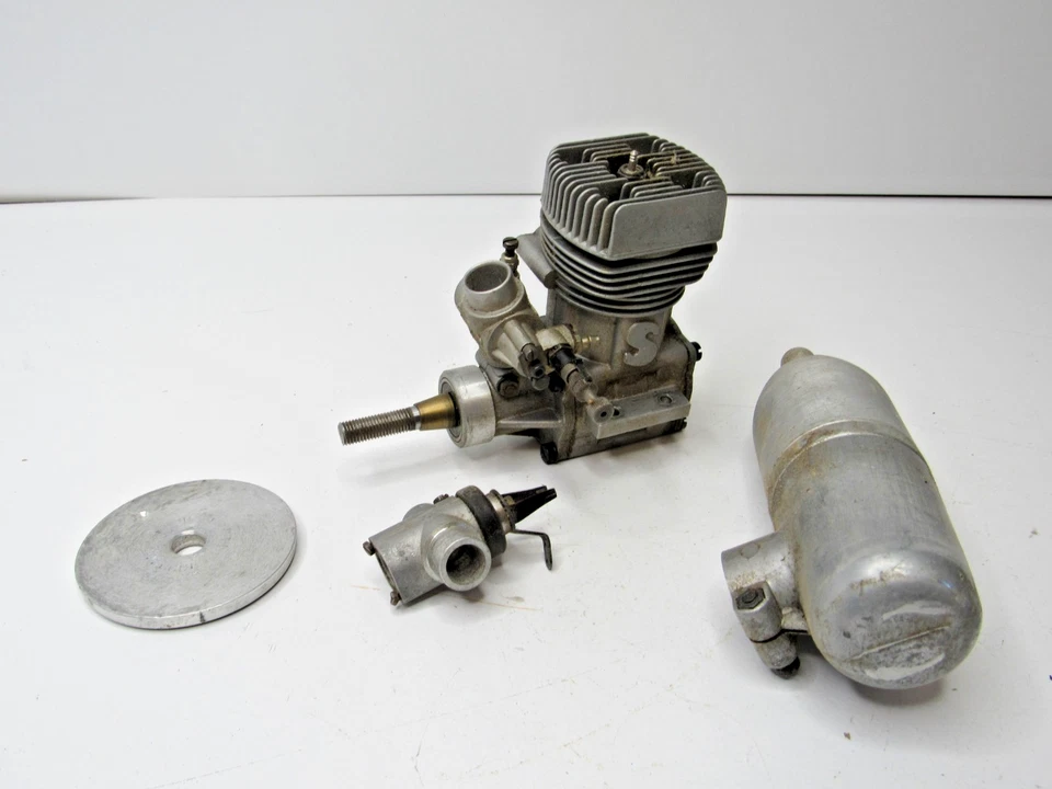 Двигатель SUPER TIGER 61 R/C с глушителем и 2 карбонаторами #P17 - Изображение 1 из 4