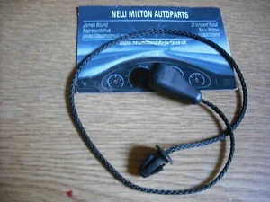 1 GENUINE FORD FOCUS MK2 2005-2008 REAR PARCELSHELF STRING HANGER - Picture 1 of 2