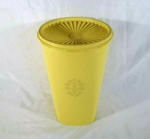Tupperware Daffodil Yellow Servalier 16 Cup Snackeeper Canister w/ Instant Seal - Picture 1 of 9