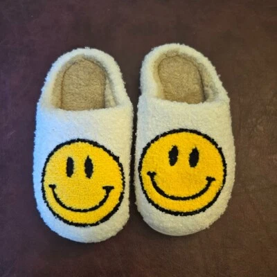 Smile Emoji 面部拖鞋, 儿童鞋, 儿童拖鞋 , Happy face 表情符号拖鞋 — 第 1/3 张图片