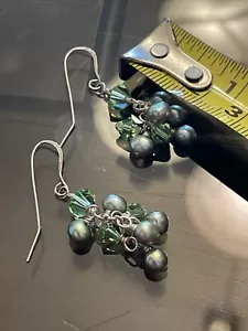 BELLISSIMI DELICATI ORECCHINI A GOCCIA CON PERLINE VERDI TONO ARGENTO - Foto 1 di 7