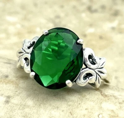 ANILLO SOLITARIO DISEÑO VICTORIANO PLATA ESTERLINA 925 ESMERALDA SIMULADA #1306 Foto 1 de 3