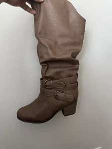 Journee Collection Damen WD Late Fashion Stiefel Braun Taupe Größe 9 - Bild 1 von 7