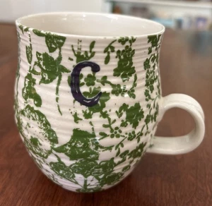 Taza Anthropologie Homegrown inicial letra 'C' taza verde floral - Imagen 1 de 4
