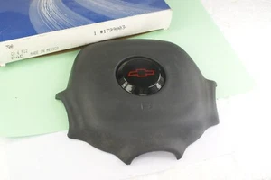NEW GM 17998034 STEERING WHEEL HORN BUTTON PAD SILVERADO TAHOE SUBURBAN 1798381 - Picture 1 of 4