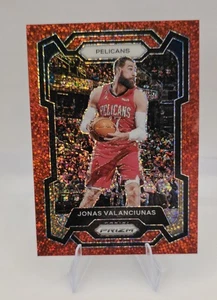 2023-2024 Panini Prizm Jonas Valanciunas #289 Red Sparkle - Bild 1 von 2