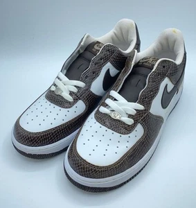 Taglia 9,5 - Nike Air Force 1 Premium pelle di serpente marrone 2007 309096-121 senza scatola DS - Foto 1 di 7