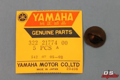 NOS YAMAHA 1972 RT2MX OIL TANK CAP DISC. PART# 322-21774-00-00 - Image 1 of 4