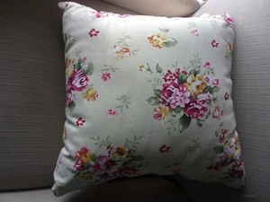 OUTDOOR/INDOOR ZIPPERED FLORAL PILLOWS SQUARE - Picture 1 of 2