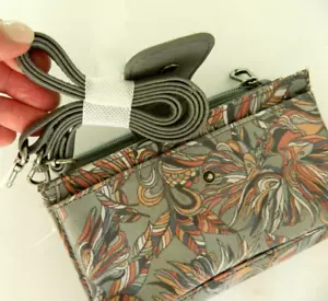 NWT Sakroots Large Smartphone Crossbody Bag in Coated Canvas, Convertible Purse - Picture 1 of 4