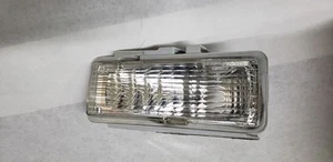 NEW GM 2521126 1994-97Blazer Jimmy Bravada Parking Signal Light RH Right - Picture 1 of 6