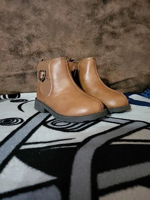 Botas Carter's para niños pequeños con cremallera talla 6M Foto 1 de 4