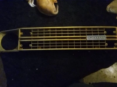 Ford Courier Grill 1982 emblema Ford todo en 1 Foto 1 de 4