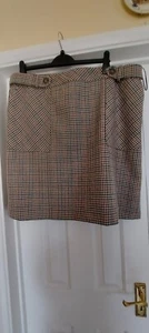 KNEE LENGTH DOG TOOTH SKIRT BY TU - SIZE 22 - EXCELLENT CONDITION - Picture 1 of 3