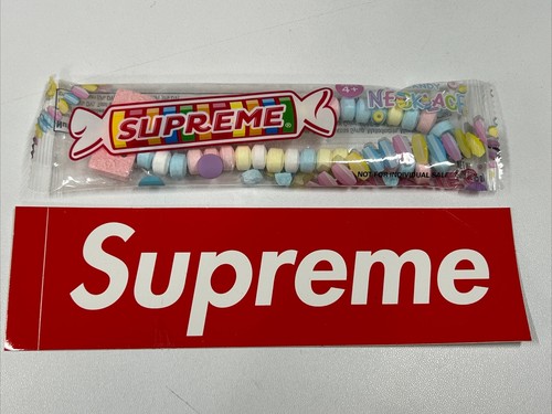 Collana caramelle Supreme Smarties Supreme SS22 + 1 scatola adesiva logo