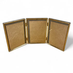 Vintage Gold Tone Piano Hinge Tri-Fold Picture Frame 4⅝x6⅝ Etched Scroll Edge - Picture 1 of 24