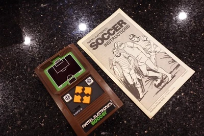 Mattel FÚTBOL Vintage Electrónico Portátil Sobremesa Videojuego A9 Bonito Foto 1 de 4